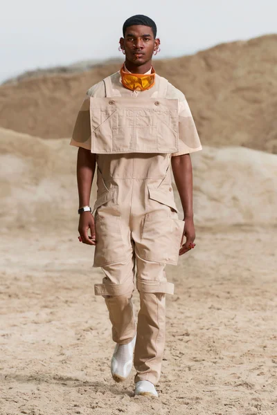 Look 22